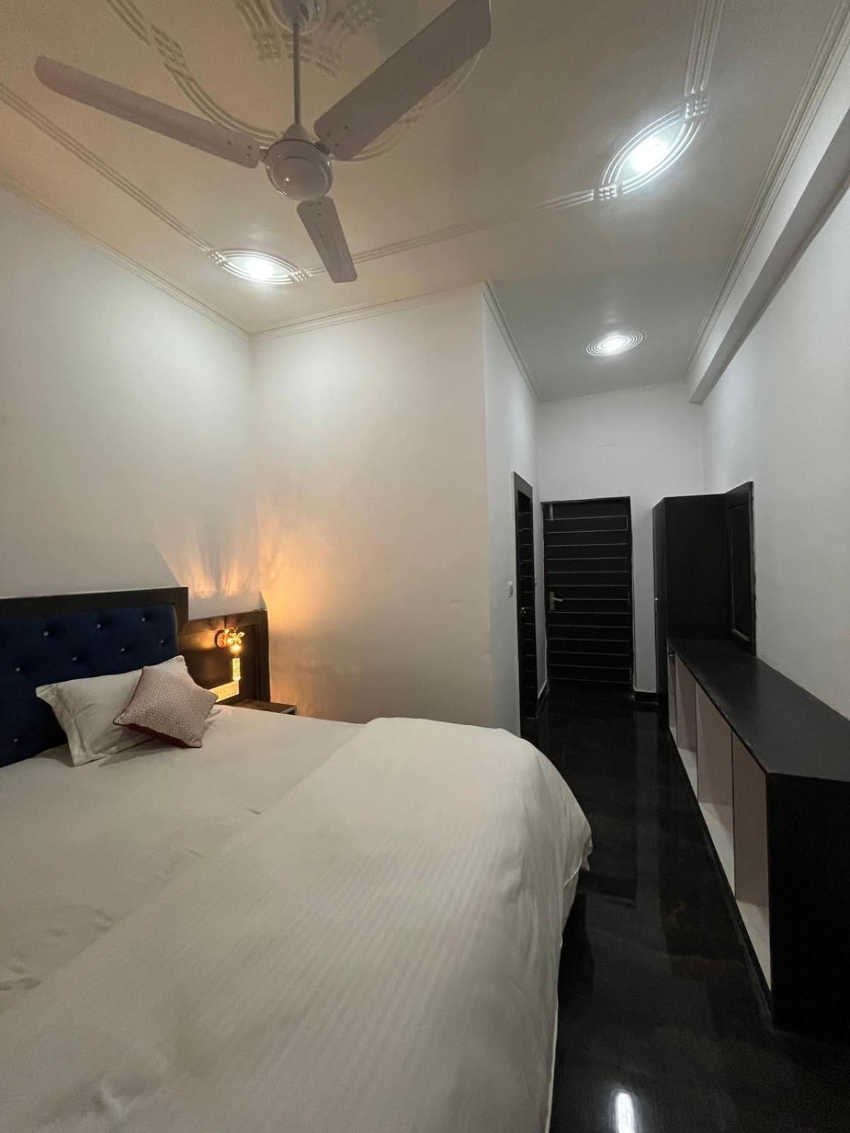 La Calma Homestay Khajurāho Exteriör bild
